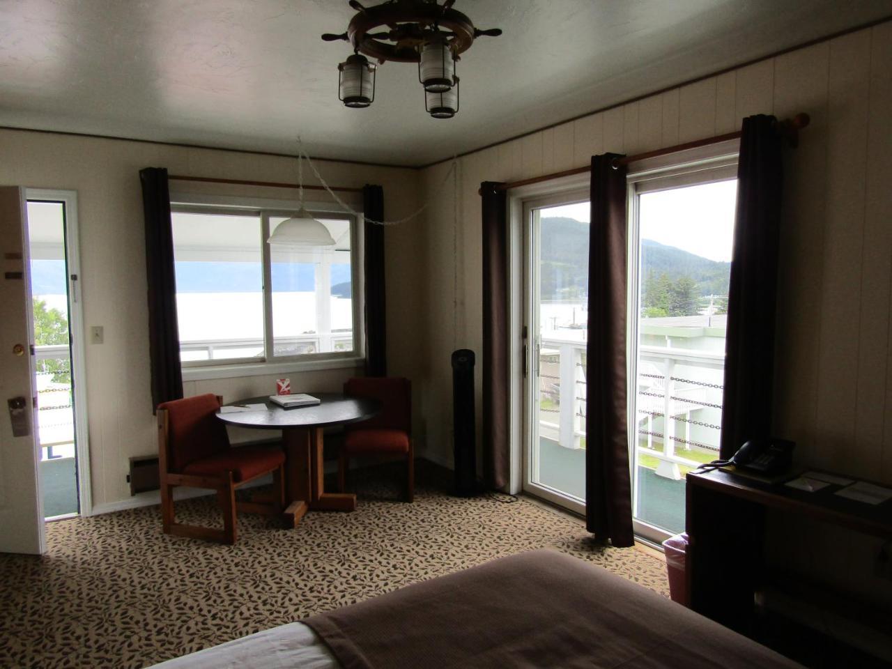Captain'S Choice Motel Хейнс Экстерьер фото