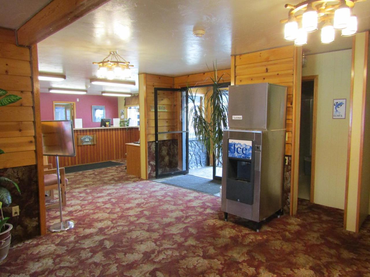Captain'S Choice Motel Хейнс Экстерьер фото