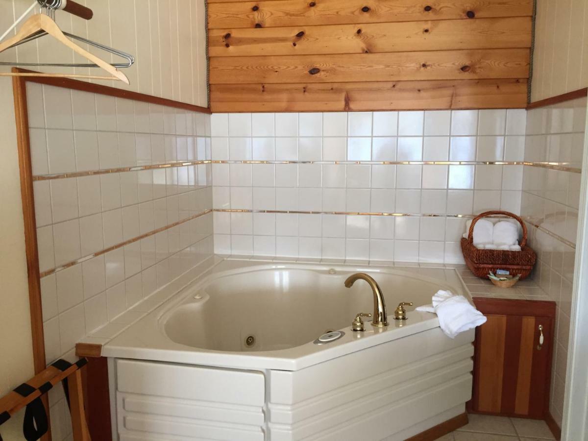 Captain'S Choice Motel Хейнс Экстерьер фото